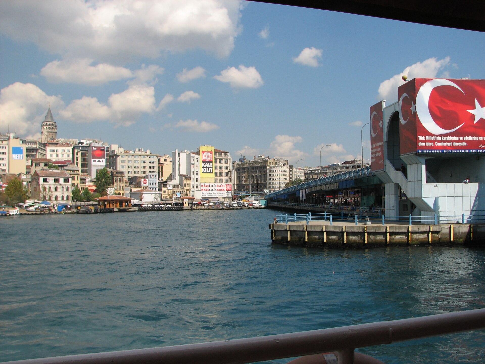 Karaköy ve Galata Köprüsü manzarası